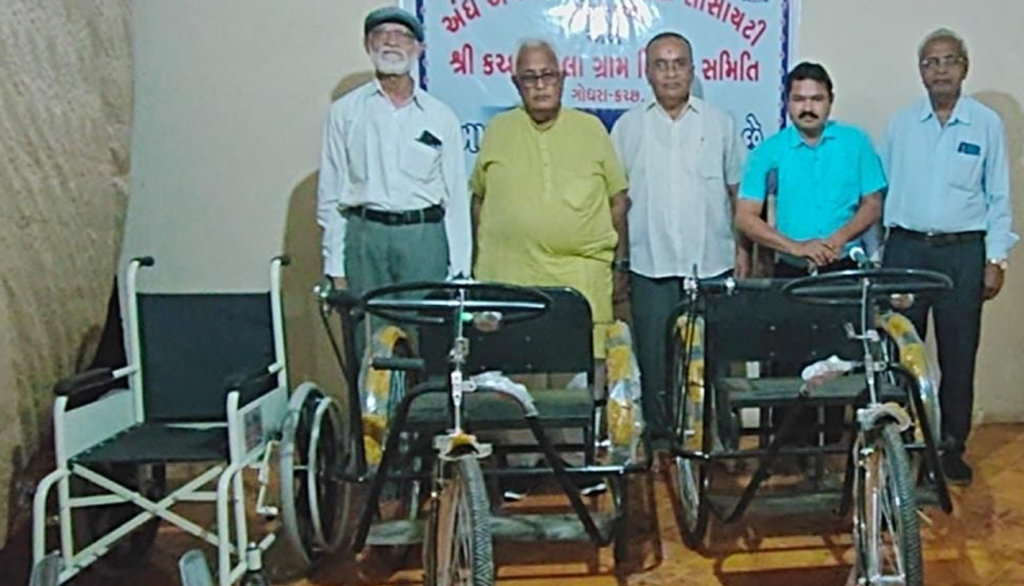 ત્રણ દિવ્યાંગ આત્મનિર્ભર થવા ભણી….