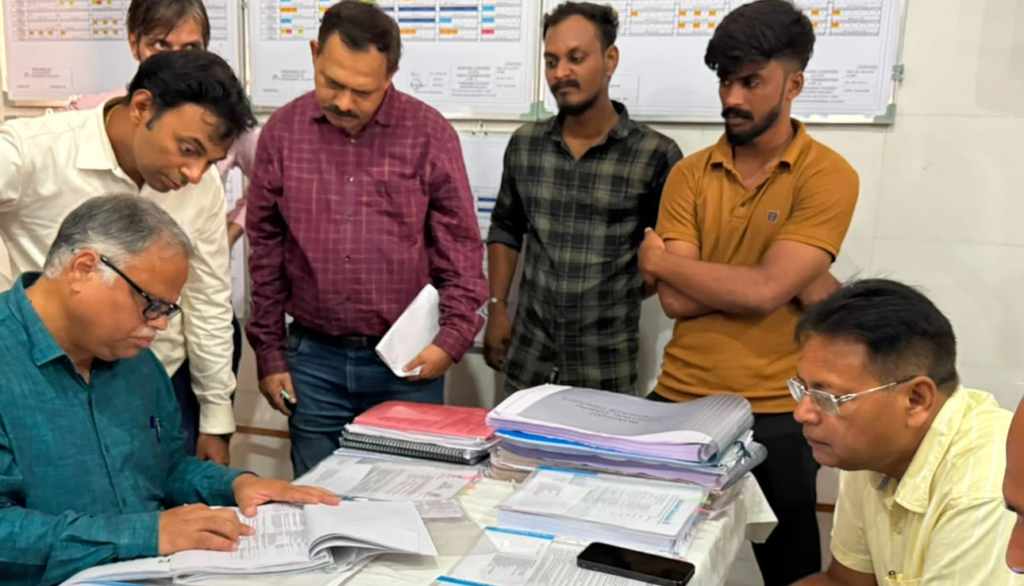 રેલવે કર્મચારીઓ માટે આધુનિક આવાસની અને મુસાફરો માટે શ્રેષ્ઠ સુવિધાના વિકાસ પર ભાર મૂકાયો