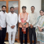 કચ્છી કલાકાર અને મંત્રીની મુલાકાત…..