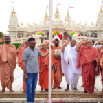 ભુજ સ્વામિનારાયણ મંદિર ખાતે સંતો હરિભક્તોએ લહેરાવ્યો ત્રિરંગો